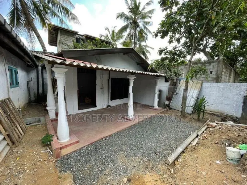 12 Perch House for Sale in Thalawathugoda