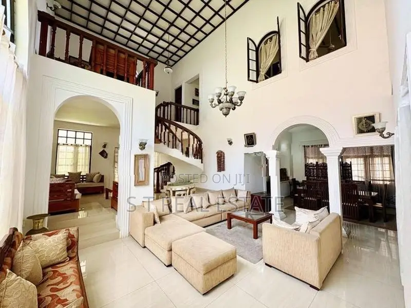 Geoffrey Bawa Style Luxury 3 Storey House for Sale in Colombo 04