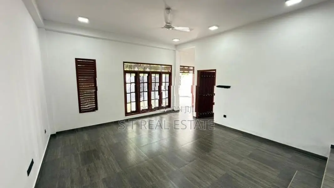 Newly Build Luxury 3 Story House For Sale In Padukka