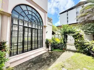 Geoffrey Bawa Style Luxury 3 Storey House for Sale in Colombo 04