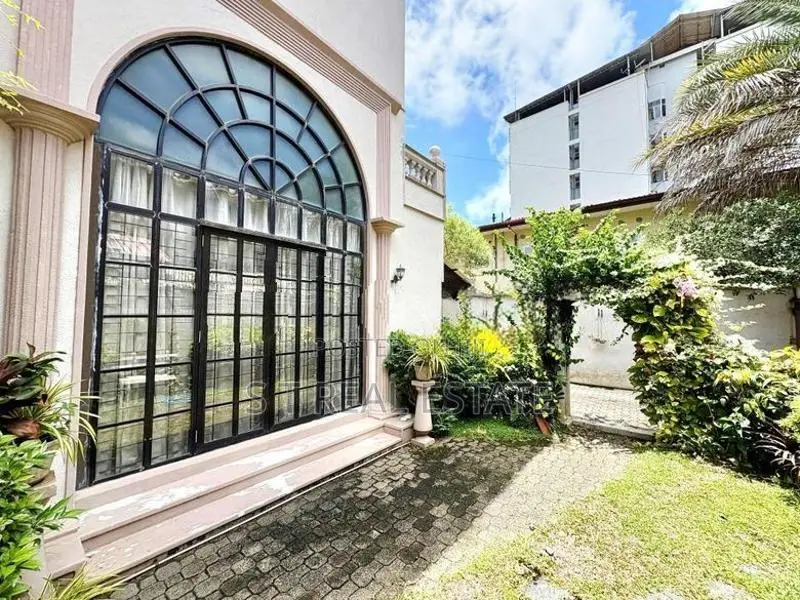 Geoffrey Bawa Style Luxury 3 Storey House for Sale in Colombo 04