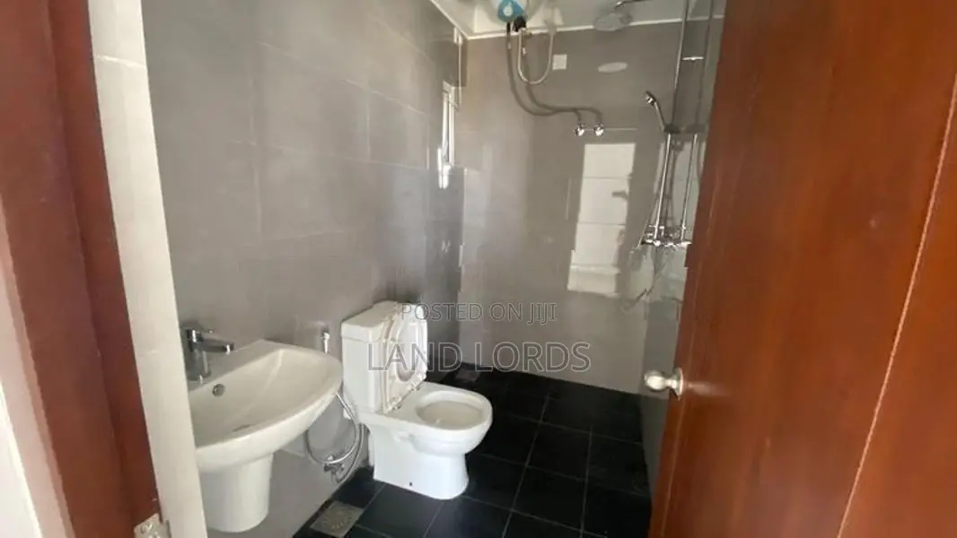 Brand New 3BR Apartment in Abdul Caffoor Mw Colombo 3 FOR SALE