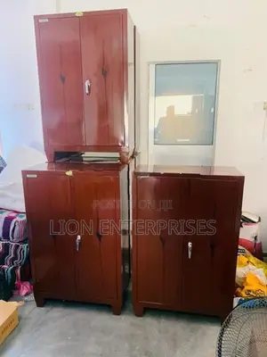 Steel half cupboards 4×2.5ft