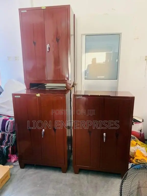 Steel half cupboards 4×2.5ft