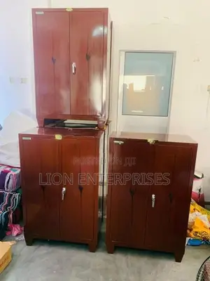 Steel half cupboards 4×2.5ft