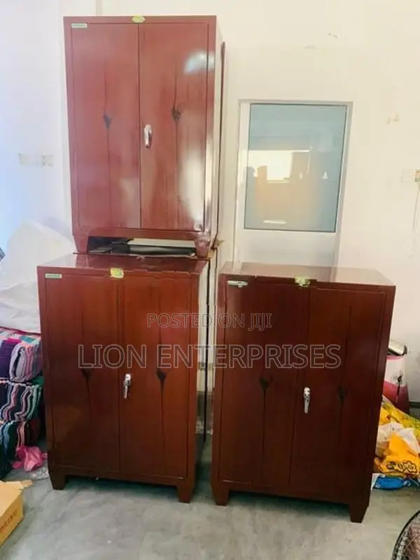 Steel half cupboards 4×2.5ft