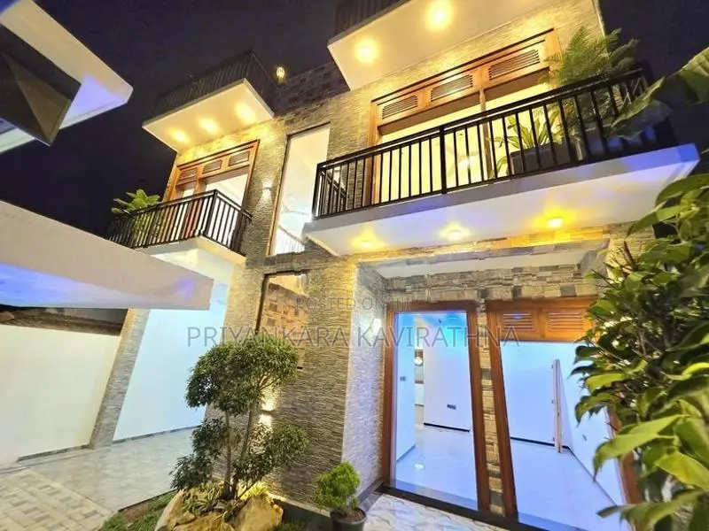 Super Quality Mordern 3 Storied House in Kahatuduwa