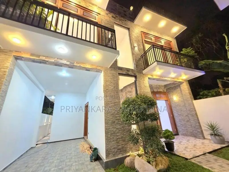 Super Quality Mordern 3 Storied House in Kahatuduwa