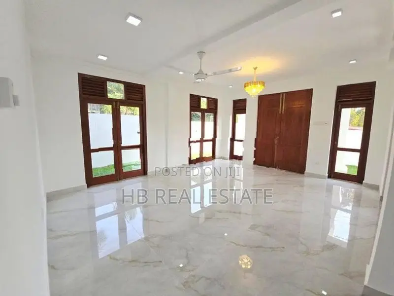 Super Luxury Three Story House For Sale Polgasowita