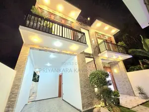 Super Quality Mordern 3 Storied House in Kahatuduwa