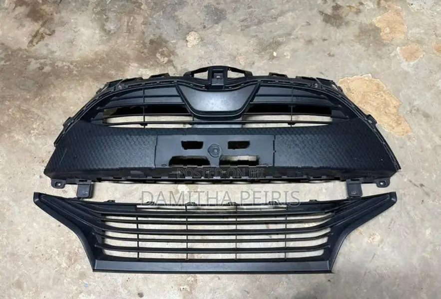 Toyota yaris grill shell