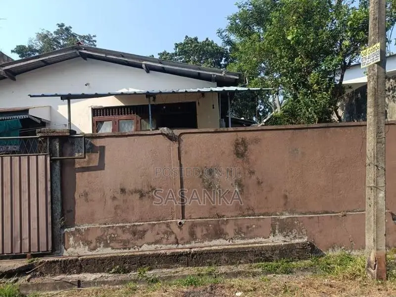 Dehiwala Kawdana 10.9 Perches Land with Single Storey House for Sale