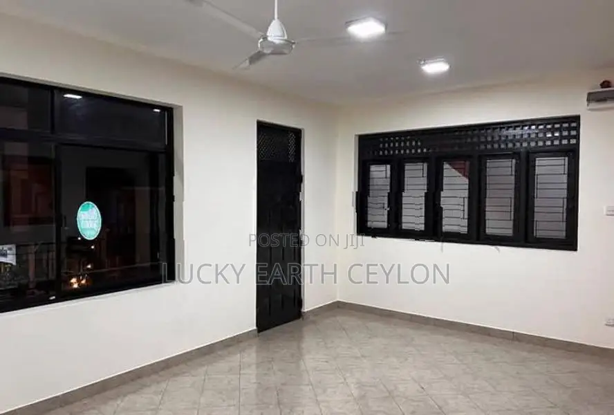 Nugegoda, 1ST Floor, Unfurnished Apartment For Rent (ZM1112)