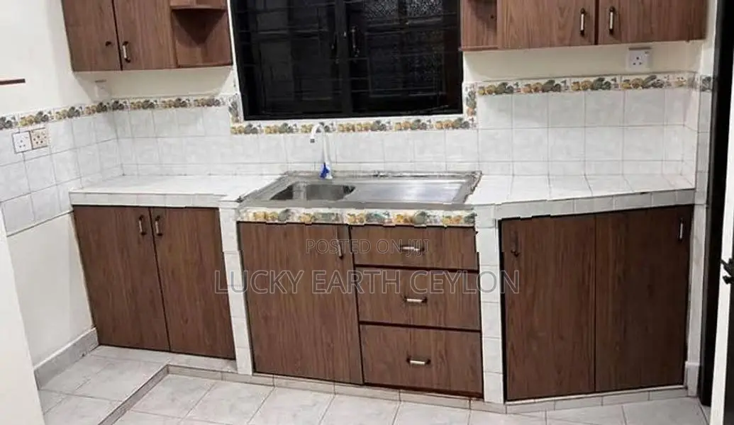 Nugegoda, 1ST Floor, Unfurnished Apartment For Rent (ZM1112)