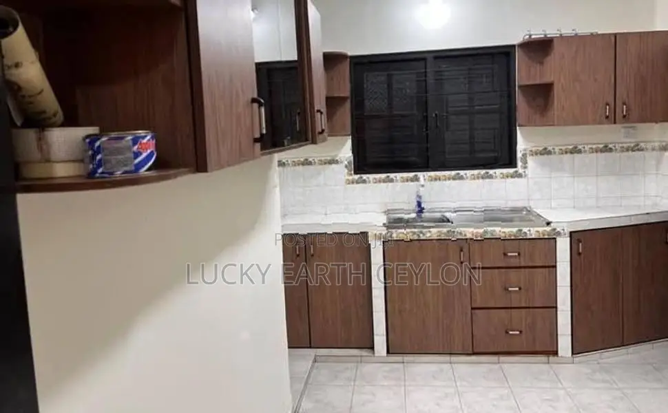Nugegoda, 1ST Floor, Unfurnished Apartment For Rent (ZM1112)