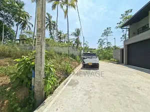 තලවතුගොඩ, සමගි මාවතේ පිහිටි ඉඩමක් විකිණීමට ඇත. (ID : THLW002S)