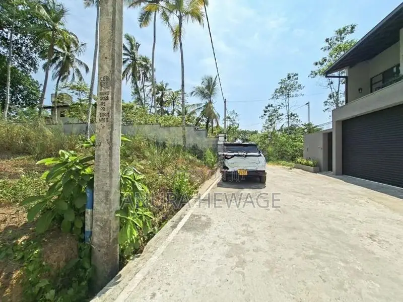 තලවතුගොඩ, සමගි මාවතේ පිහිටි ඉඩමක් විකිණීමට ඇත. (ID : THLW002S)