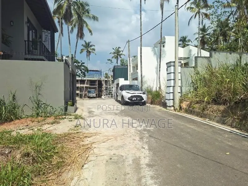 තලවතුගොඩ, සමගි මාවතේ පිහිටි ඉඩමක් විකිණීමට ඇත. (ID : THLW002S)