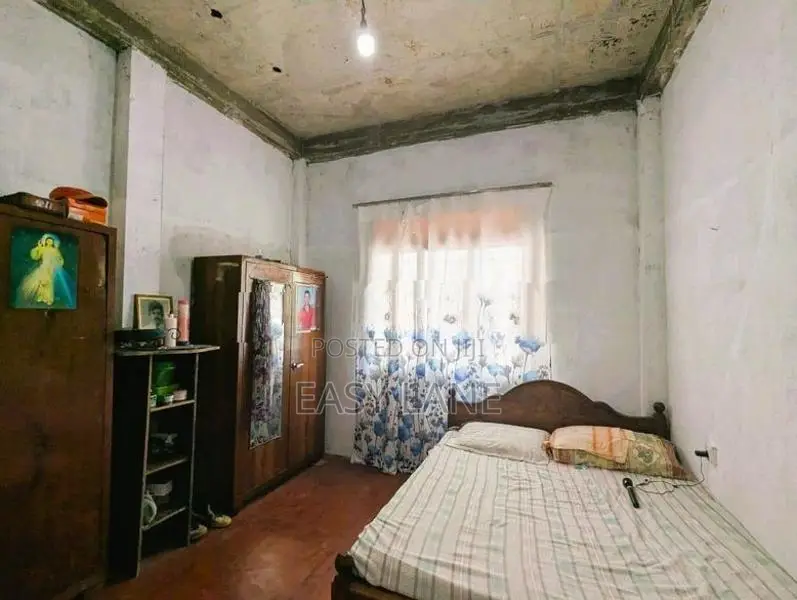 නයිවල දෙවලපොලින් ලක්ෂ 160කට අගනා තෙමහල් නිවසක්