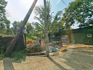 කලල්ගොඩ, දඹුගහවත්ත පාරේ පිහිටි ඉඩමක් විකිණීමට ඇත. (ID : KLGD001S)