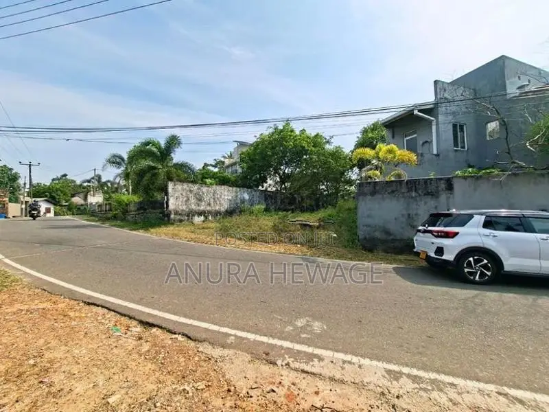 තලංගම වැව පාරට මුහුණලා පිහිටි ඉඩමක් විකිණීමට ඇත. (ID : TLNG001S)