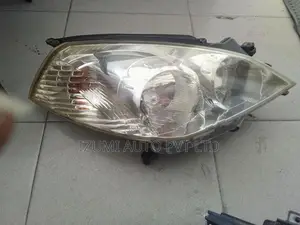 Nissan Wingroad Y11 Right Side Head Light