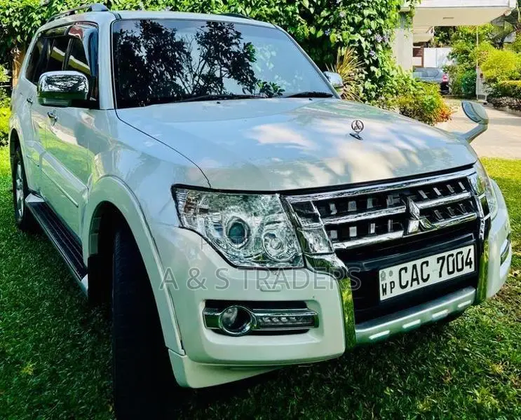 Mitsubishi Montero 2014