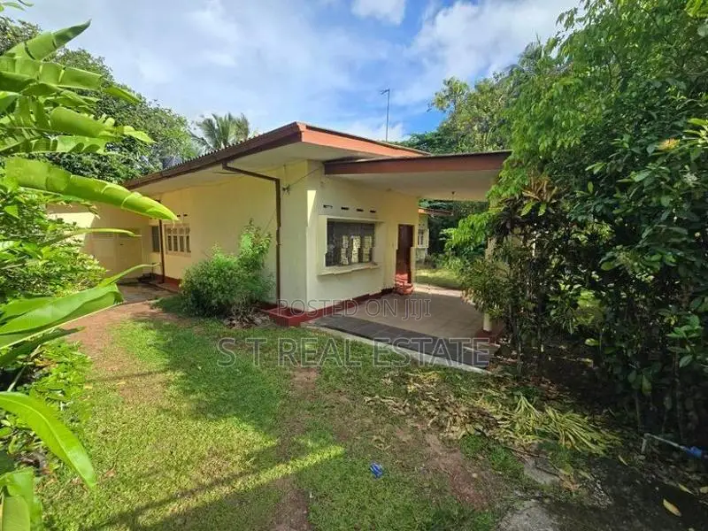 28P High Residential Land with House for Sale in Nawala