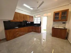 කැස්බෑව හංදියට ඇවිදින දුරින් පිහිටි අලුත්ම දෙමහල් නිවස විකිනීමට