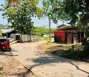 සියඹලාපේ හංදියට ආසන්නව ප්‍රධාන මාර්ගයෙන් දෙවනි ඉඩම