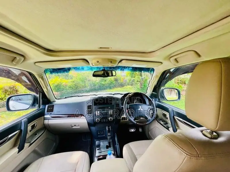 Mitsubishi Montero 2014