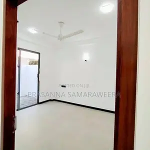 අති සුඛෝපභෝගී නවීනතම සුවිසල් දෙමහල් නිවස විකිණීමට Piliyandala Town