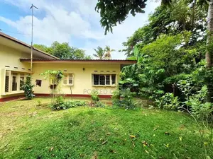 28P High Residential Land with House for Sale in Nawala