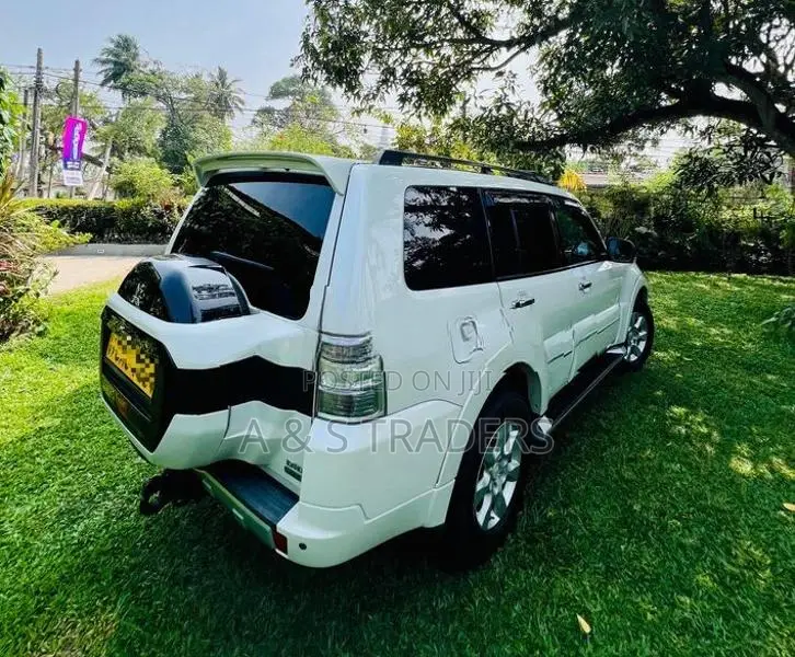 Mitsubishi Montero 2014