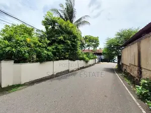 28P High Residential Land with House for Sale in Nawala