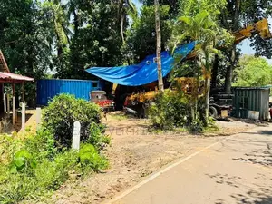 සියඹලාපේ හංදියට ආසන්නව ප්‍රධාන මාර්ගයෙන් දෙවනි ඉඩම