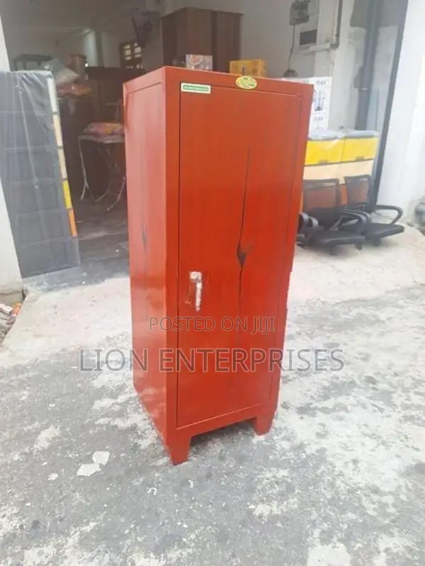 4×1.5 Ft Steel cupboards