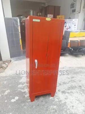 4×1.5 Ft Steel cupboards