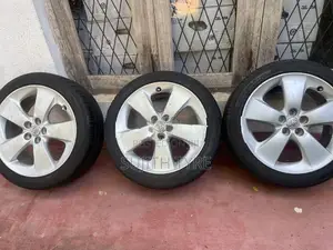 Toyota Prius 17 Inch Alloy Wheels with Tyres