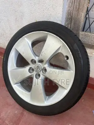 Toyota Prius 17 Inch Alloy Wheels with Tyres