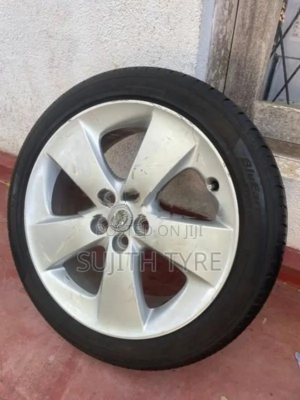 Toyota Prius 17 Inch Alloy Wheels with Tyres