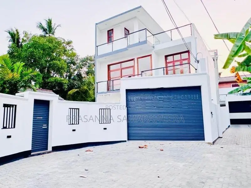 සුඛෝපභෝගී අලංකාර අති නවීනතම සුවිසල් දෙමහල් නිවස විකිණීමට Piliyandala