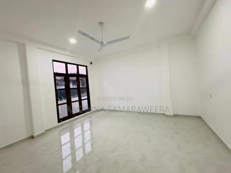 සුඛෝපභෝගී අලංකාර අති නවීනතම සුවිසල් දෙමහල් නිවස විකිණීමට Piliyandala