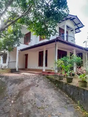 මීරිගම – වලව්වත්තේ වටිනා දෙමහල් නිවසක්