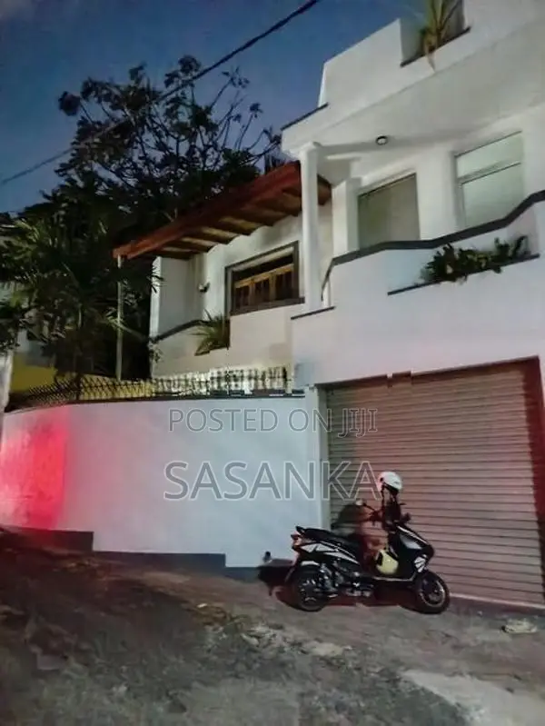 Kohuwala Dutugemunu Street Luxury House For Rent