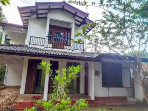 මීරිගම – වලව්වත්තේ වටිනා දෙමහල් නිවසක්