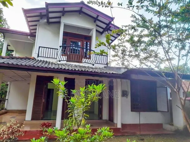 මීරිගම – වලව්වත්තේ වටිනා දෙමහල් නිවසක්
