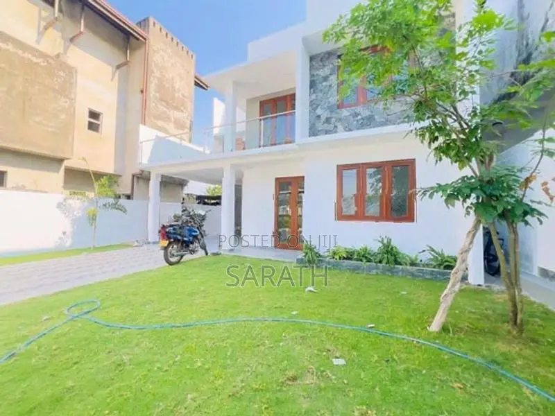 අතුරුගිරිය නගරයෙන් අලුතින් නිර්මාණය කරන ලද දෙමහල් නිවස විකිණීමට