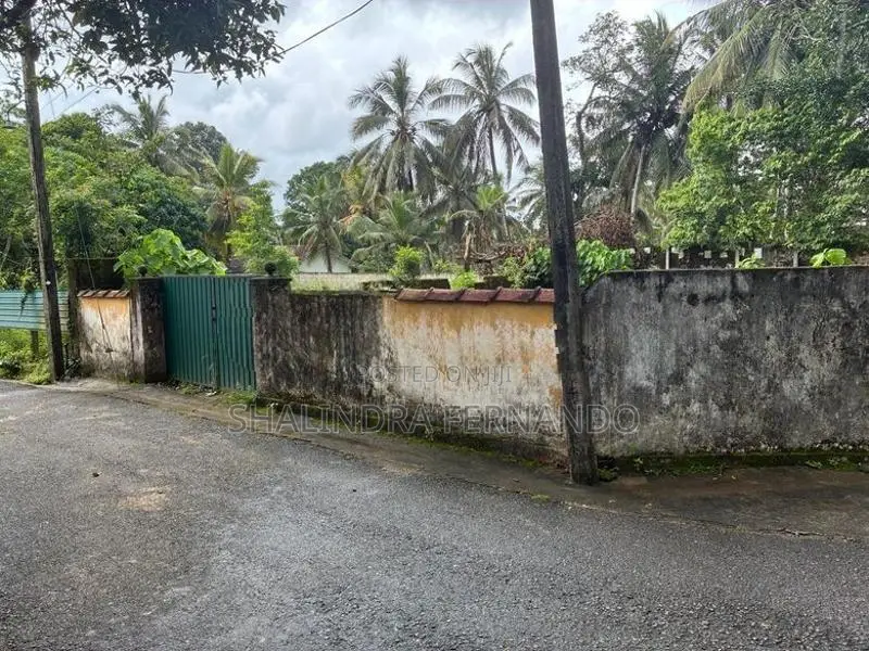 12p Land for Sale on Lake Road, Akuregoda