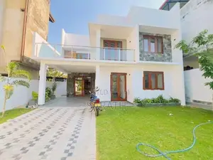අතුරුගිරිය නගරයෙන් අලුතින් නිර්මාණය කරන ලද දෙමහල් නිවස විකිණීමට